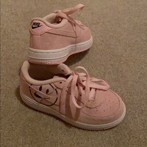 Barely worn Nike sneakers